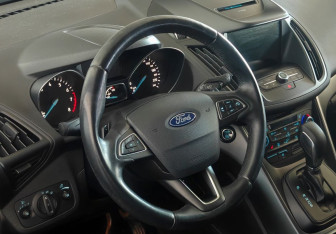 Подержанный автомобиль Ford Kuga 2018 года (12 фото)
