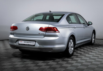 Подержанный автомобиль Volkswagen Passat Sedan 2017 года (5 фото)