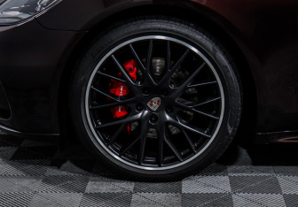 Подержанный автомобиль Porsche Panamera Wagon 2019 года (15 фото)