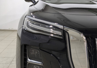 Подержанный автомобиль Hongqi H5 2024 года (11 фото)