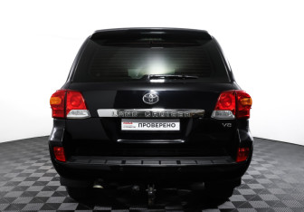 Подержанный автомобиль Toyota Land Cruiser Suv 2012 года (6 фото)