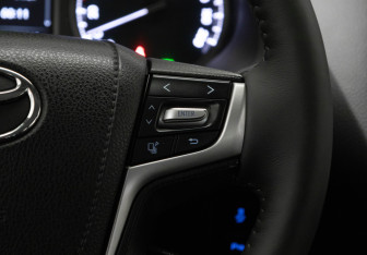 Подержанный автомобиль Toyota Land Cruiser Prado 2021 года (16 фото)