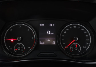 Подержанный автомобиль Volkswagen Caravelle 2020 года (9 фото)