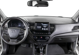 Подержанный автомобиль Hyundai Solaris Sedan 2021 года (10 фото)