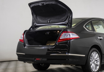 Подержанный автомобиль Nissan Teana 2011 года (20 фото)