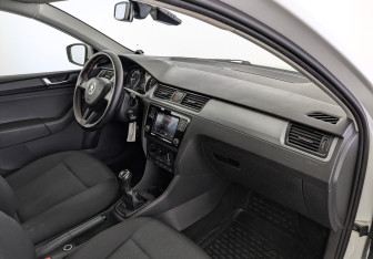 Подержанный автомобиль Skoda Rapid Liftback 2019 года (13 фото)