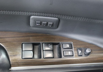 Подержанный автомобиль Nissan Teana 2012 года (19 фото)