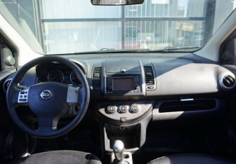 Подержанный автомобиль Nissan Note 2013 года (12 фото)