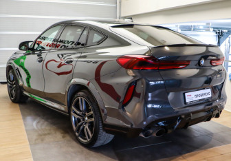 Подержанный автомобиль BMW X6 M 2021 года (6 фото)