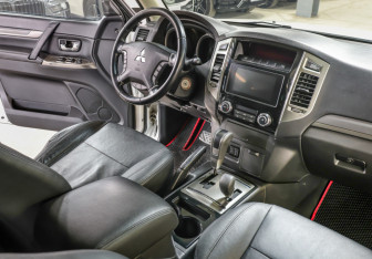Подержанный автомобиль Mitsubishi Pajero 2018 года (11 фото)