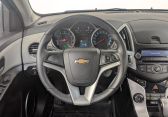 Подержанный автомобиль Chevrolet Cruze Sedan 2013 года (21 фото)