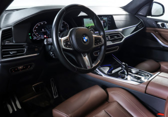Подержанный автомобиль BMW X7 2021 года (18 фото)