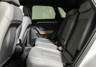 Подержанный автомобиль Audi Q3 2019 года (10 фото)