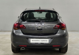 Подержанный автомобиль Opel Astra Hatchback 2011 года (6 фото)