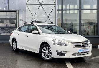 Подержанный автомобиль Nissan Teana 2015 года (3 фото)