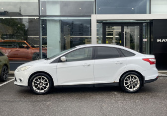 Подержанный автомобиль Ford Focus Sedan 2012 года (8 фото)