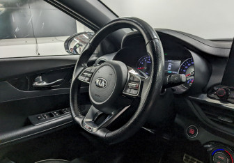 Подержанный автомобиль Kia Cerato Sedan 2020 года (23 фото)