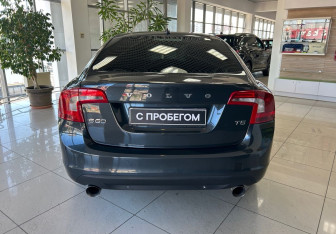 Подержанный автомобиль Volvo S60 2011 года (6 фото)