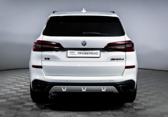 Подержанный автомобиль BMW X5 2022 года (6 фото)