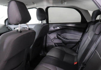 Подержанный автомобиль Ford Focus Hatchback 2012 года (12 фото)