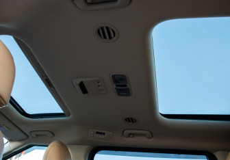 Подержанный автомобиль Kia Carnival 2021 года (14 фото)