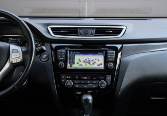 Подержанный автомобиль Nissan X-Trail 2015 года (10 фото)