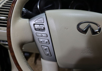 Подержанный автомобиль Infiniti QX80 2015 года (17 фото)