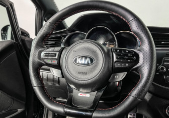 Подержанный автомобиль Kia Ceed GT 2017 года (15 фото)