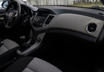Подержанный автомобиль Chevrolet Cruze Sedan 2011 года (9 фото)