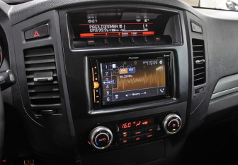 Подержанный автомобиль Mitsubishi Pajero 2014 года (16 фото)