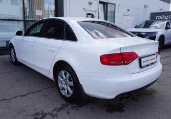 Подержанный автомобиль Audi A4 Sedan 2009 года (7 фото)