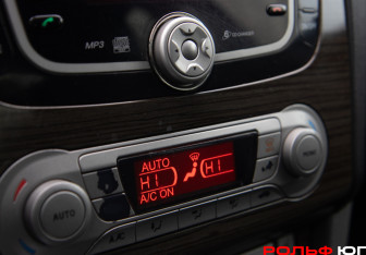 Подержанный автомобиль Ford Focus Hatchback 2008 года (14 фото)