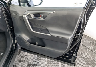 Подержанный автомобиль Toyota RAV4 2022 года (25 фото)