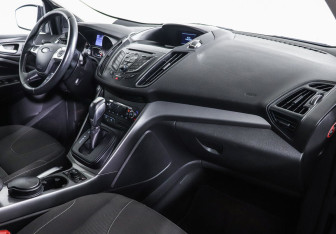 Подержанный автомобиль Ford Kuga 2013 года (6 фото)