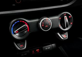 Подержанный автомобиль Kia Rio Sedan 2020 года (25 фото)