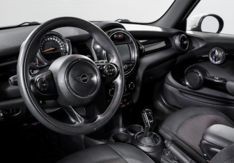 Подержанный автомобиль MINI Hatch 2020 года (14 фото)