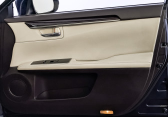 Подержанный автомобиль Lexus ES 2017 года (25 фото)