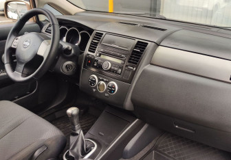 Подержанный автомобиль Nissan Tiida Sedan 2008 года (11 фото)