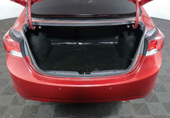 Подержанный автомобиль Hyundai Elantra Sedan 2012 года (17 фото)