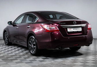 Подержанный автомобиль Nissan Teana 2014 года (7 фото)