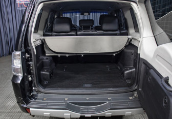 Подержанный автомобиль Mitsubishi Pajero 2012 года (10 фото)