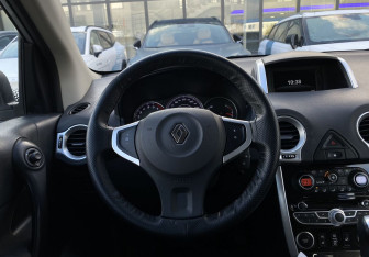 Подержанный автомобиль Renault Koleos 2012 года (14 фото)