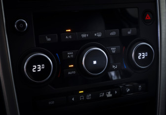 Подержанный автомобиль Land Rover Discovery Sport 2017 года (17 фото)