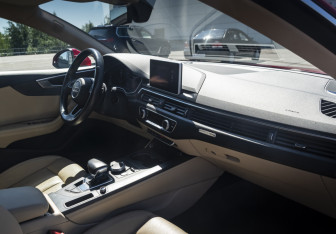 Подержанный автомобиль Audi A5 Liftback 2016 года (14 фото)