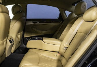 Подержанный автомобиль Hyundai Genesis 2014 года (10 фото)