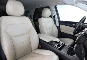 Подержанный автомобиль Mercedes-Benz GLE 2015 года (23 фото)