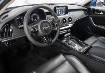 Подержанный автомобиль Kia Stinger 2018 года (7 фото)