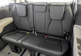 Подержанный автомобиль Kia Carnival 2022 года (28 фото)