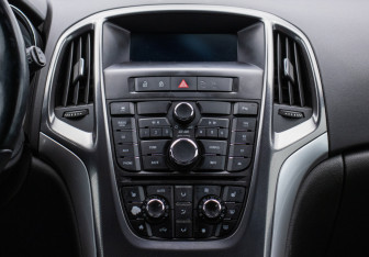 Подержанный автомобиль Opel Astra Hatchback 2012 года (14 фото)