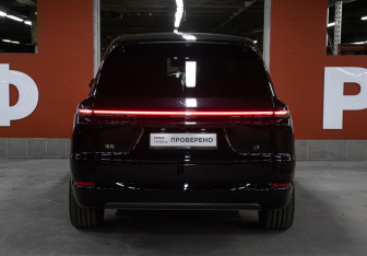 Подержанный автомобиль LiXiang L9 2023 года (6 фото)